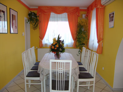 diningroom_b.jpg